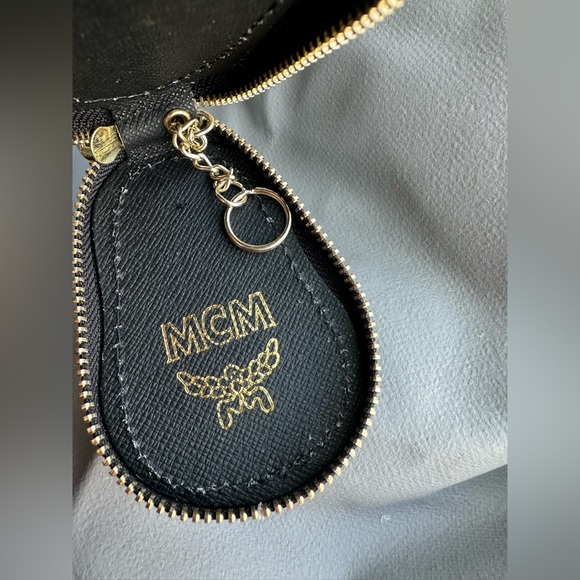 MCM Black Leather Key Pouch - Maxi Visetos – Gold Hardware – Cowhide Leather - Picture 5 of 10